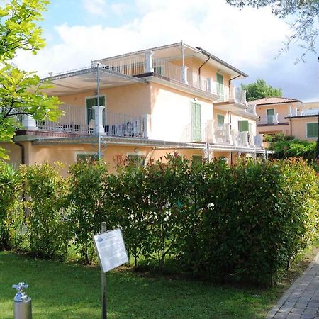 Apartment In Marina Di Massa - Toskana 24103 Exterior photo